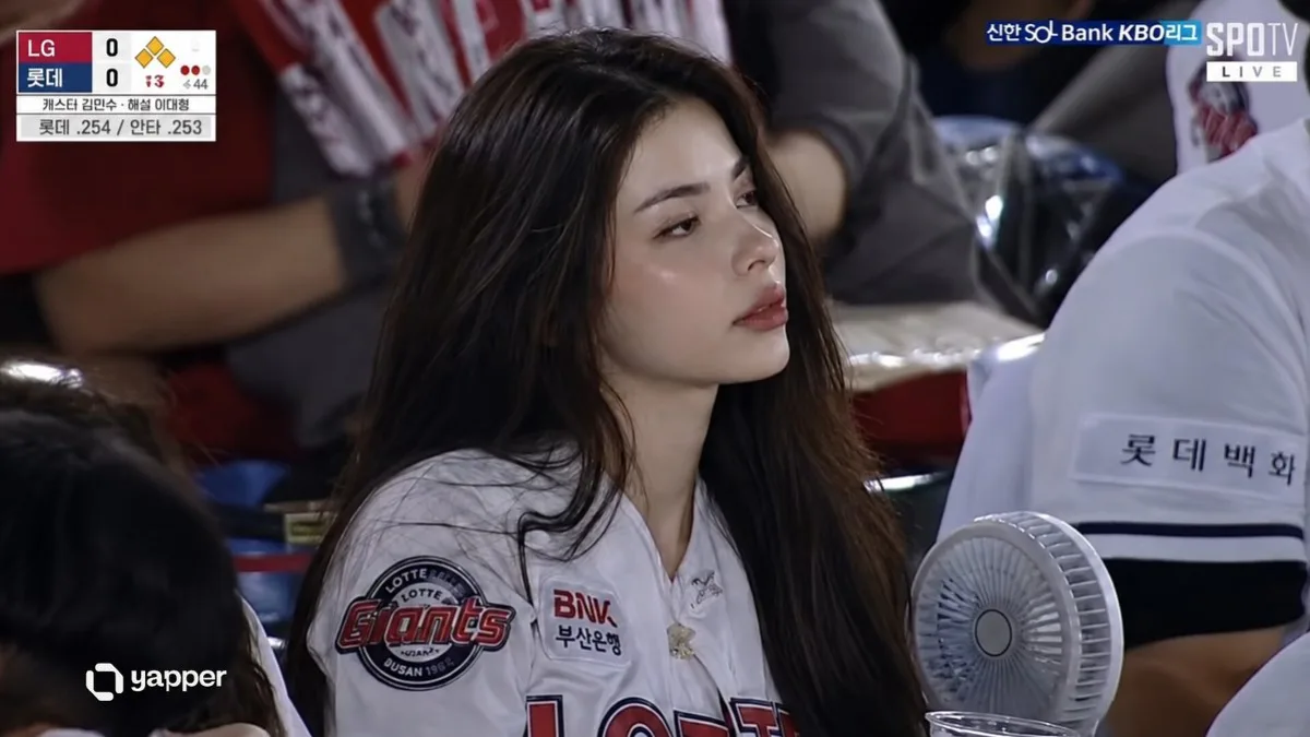 KBO Baseball Broadcast Candid Shot